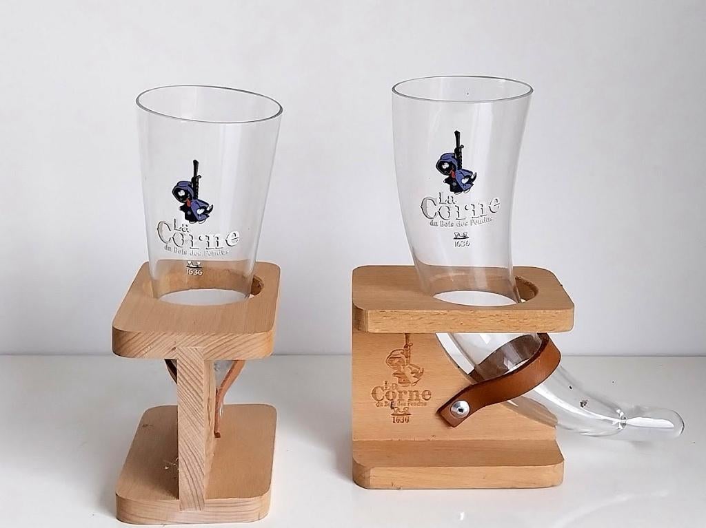 2 CORNES DU BOIS DES PENDUS  différentes en 33 cl, Collections, Marques de bière, Enlèvement ou Envoi