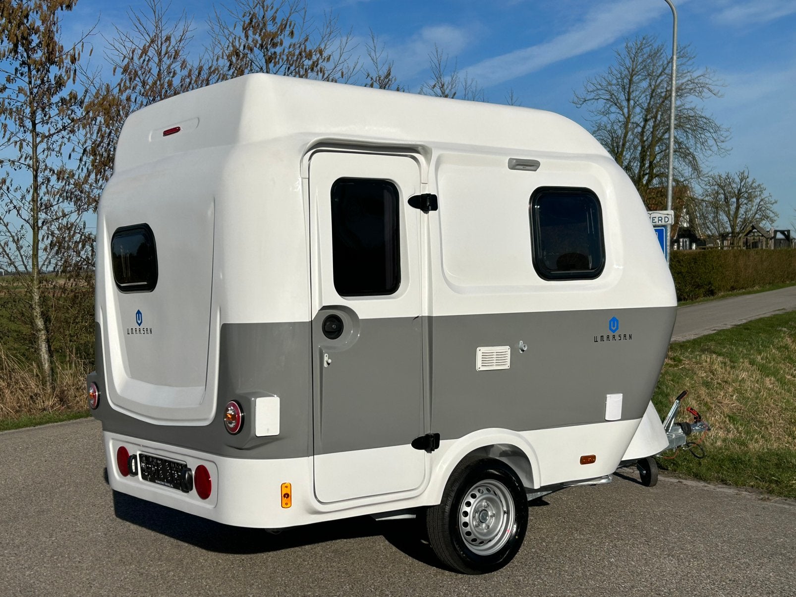 Unieke Umarsan Capsule Mini caravan, polyester, 750kg, Caravanes & Camping, Autres marques, Entreprise, Jusqu'à 4 m, Lit transversal