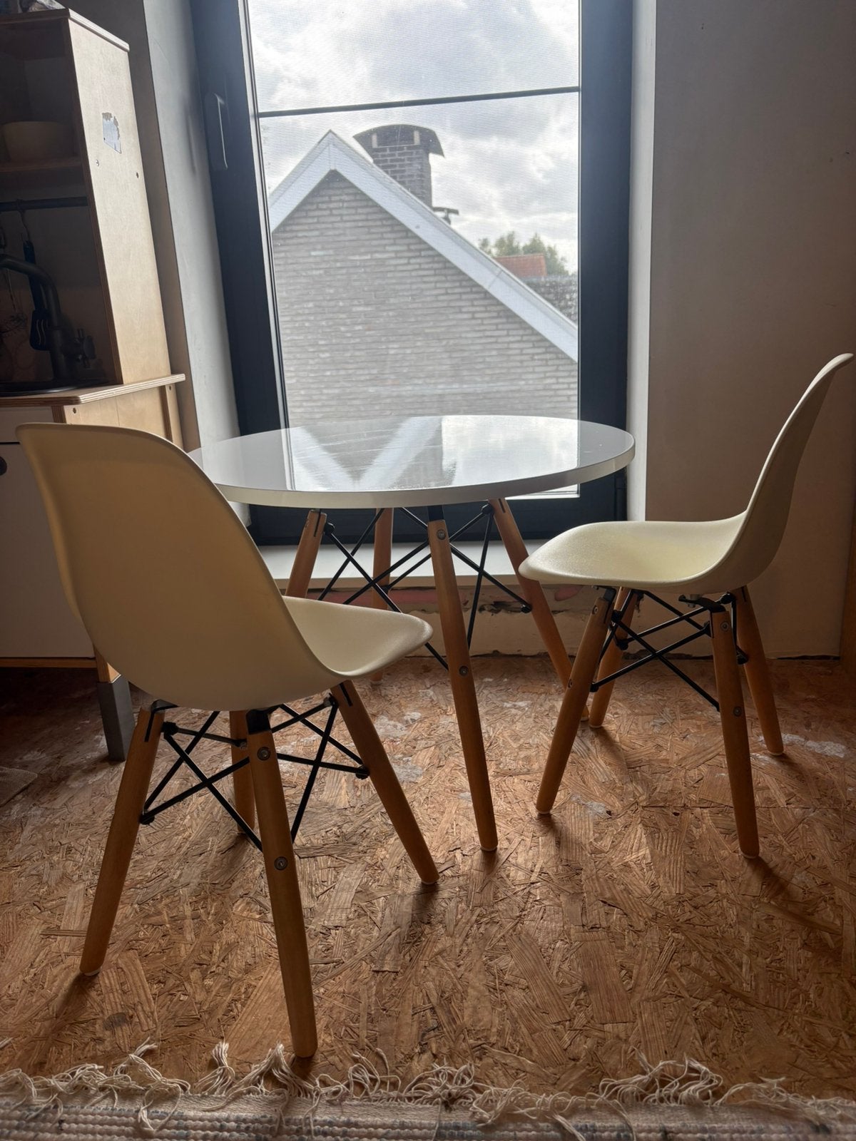 kindertafel + 2 stoelen geïnspireerd op Vitra Eames model, Wit, Ophalen, Gebruikt, Zitmeubel