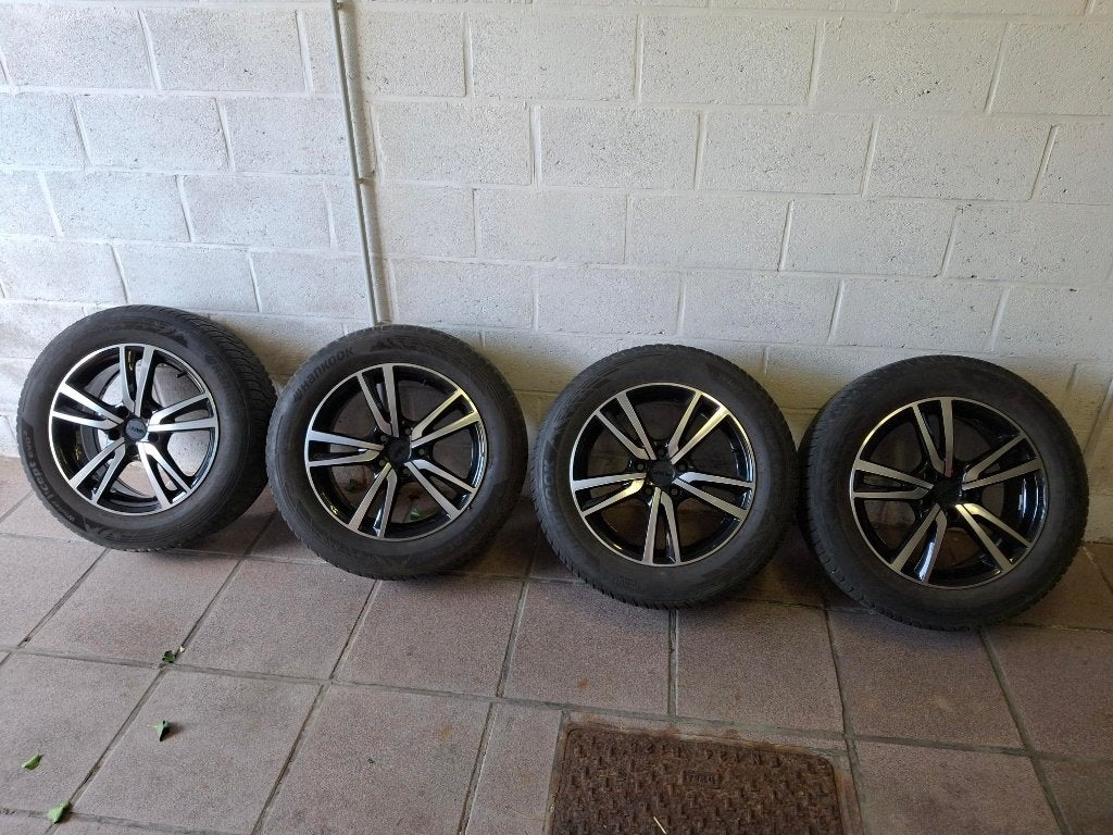 Compleet pakket Hyundai Tucson winterwielen., Auto-onderdelen, Ophalen, Gebruikt, Banden en Velgen, 17 inch