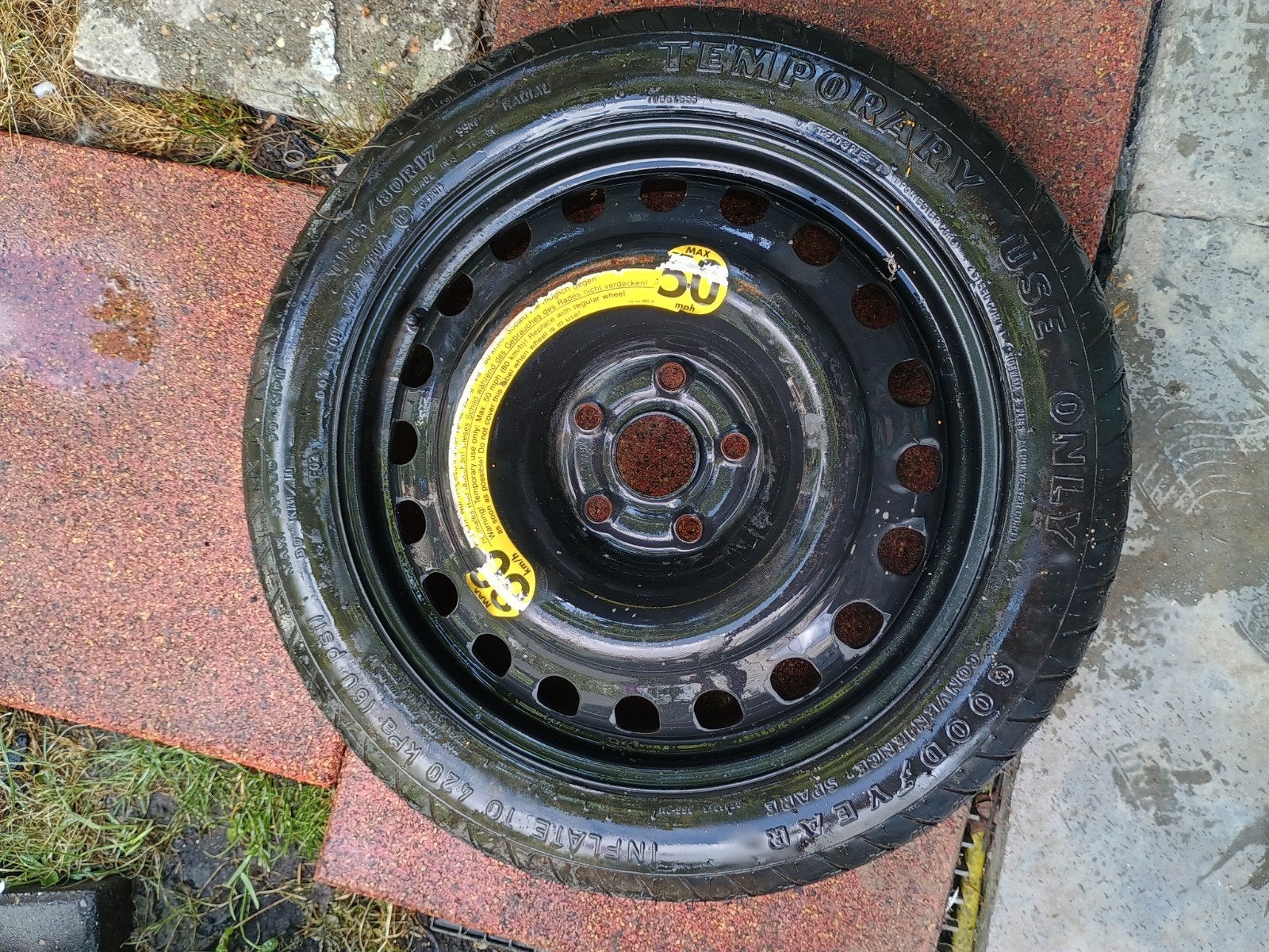 Pneu de voiture T125/80R17, Autos : Divers, Remorques Pièces, Enlèvement