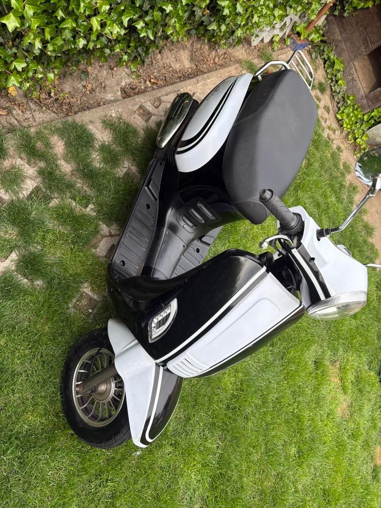 venesi A klasse brommer, Fietsen en Brommers, Ophalen, Gebruikt, Klasse A (25 km/u), 50 cc