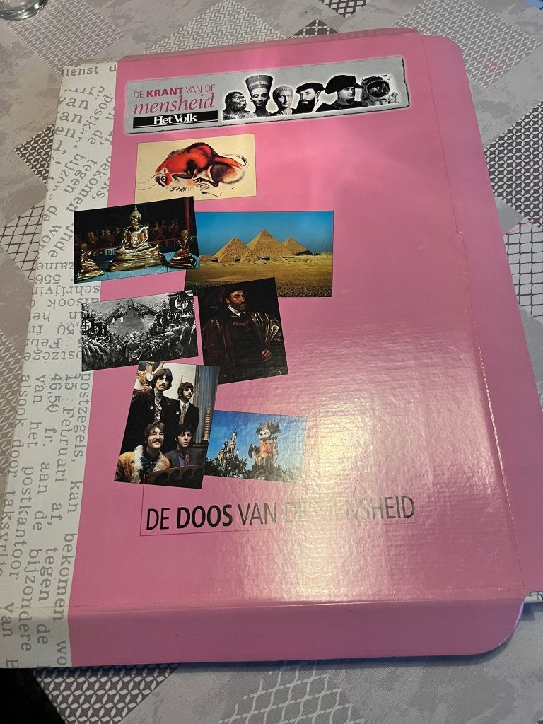 Het volk: De krant van de mensheid, Ophalen of Verzenden, Zo goed als nieuw, Krant