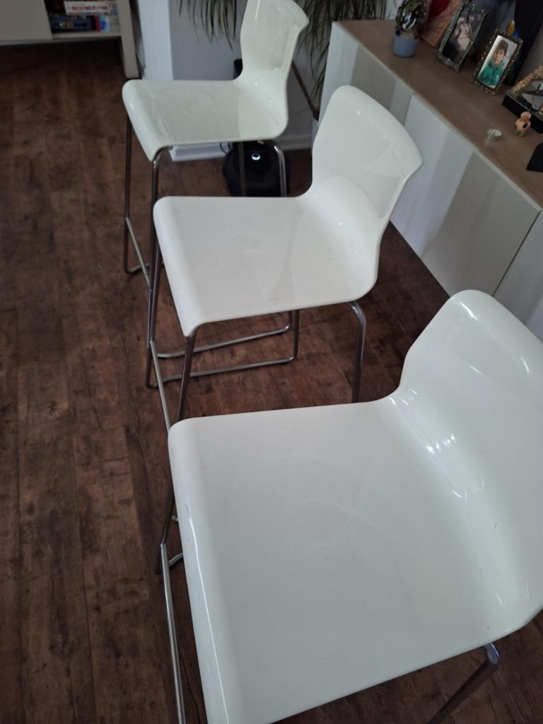 Tabouret bar, Enlèvement