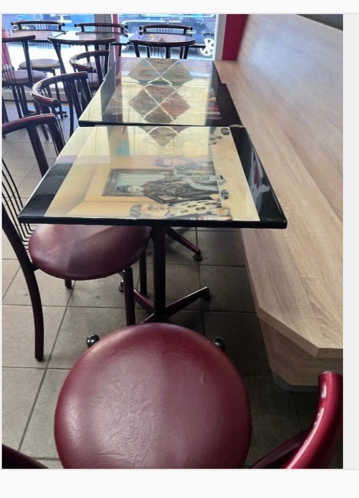 Tables et chaises cinéma année 60, Enlèvement