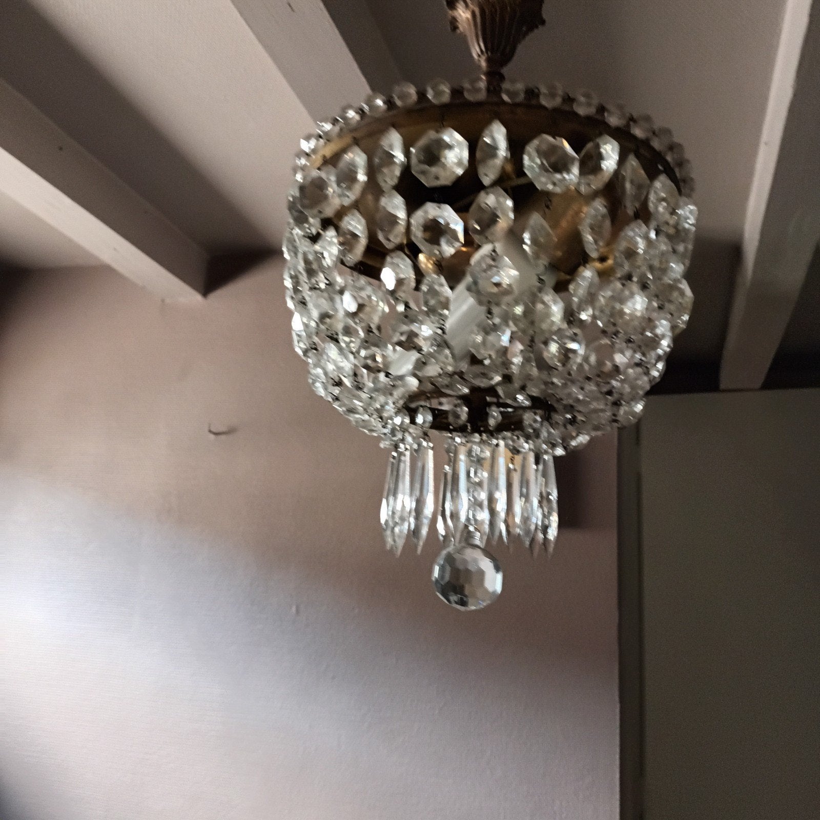 Lustre en cristal, Enlèvement