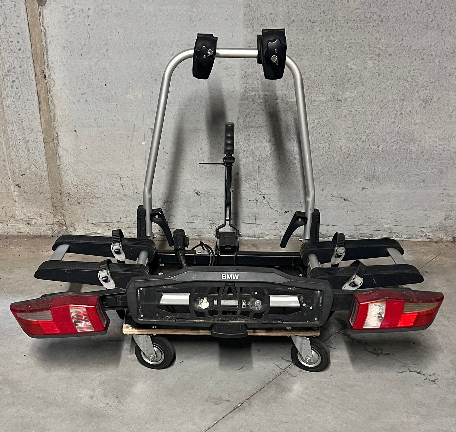 Porte-vélos attelage BMW E-BIKE 2.0 (Uebler), Enlèvement, 2 vélos, Comme neuf, Support d'attelage