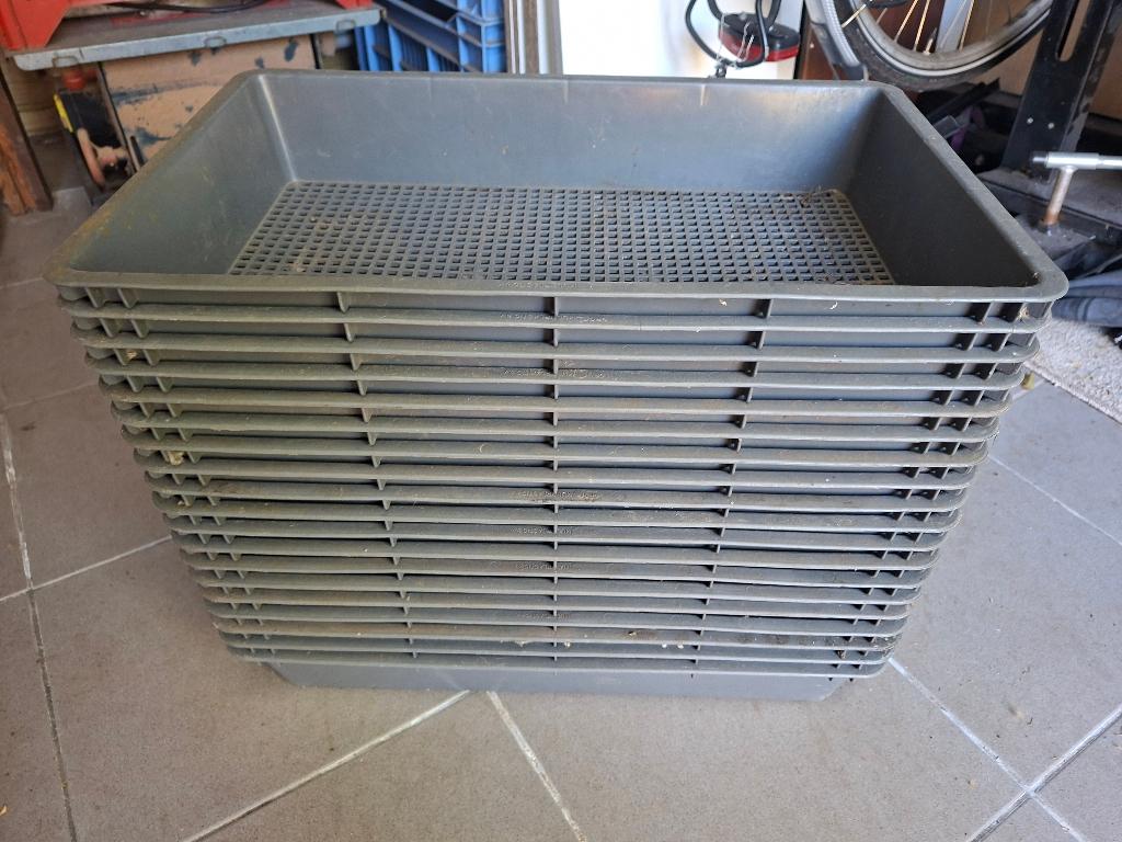 19 grijze bakken 50 x 30 cm in zeer goede staat, Ophalen, Gebruikt, Kweekbak
