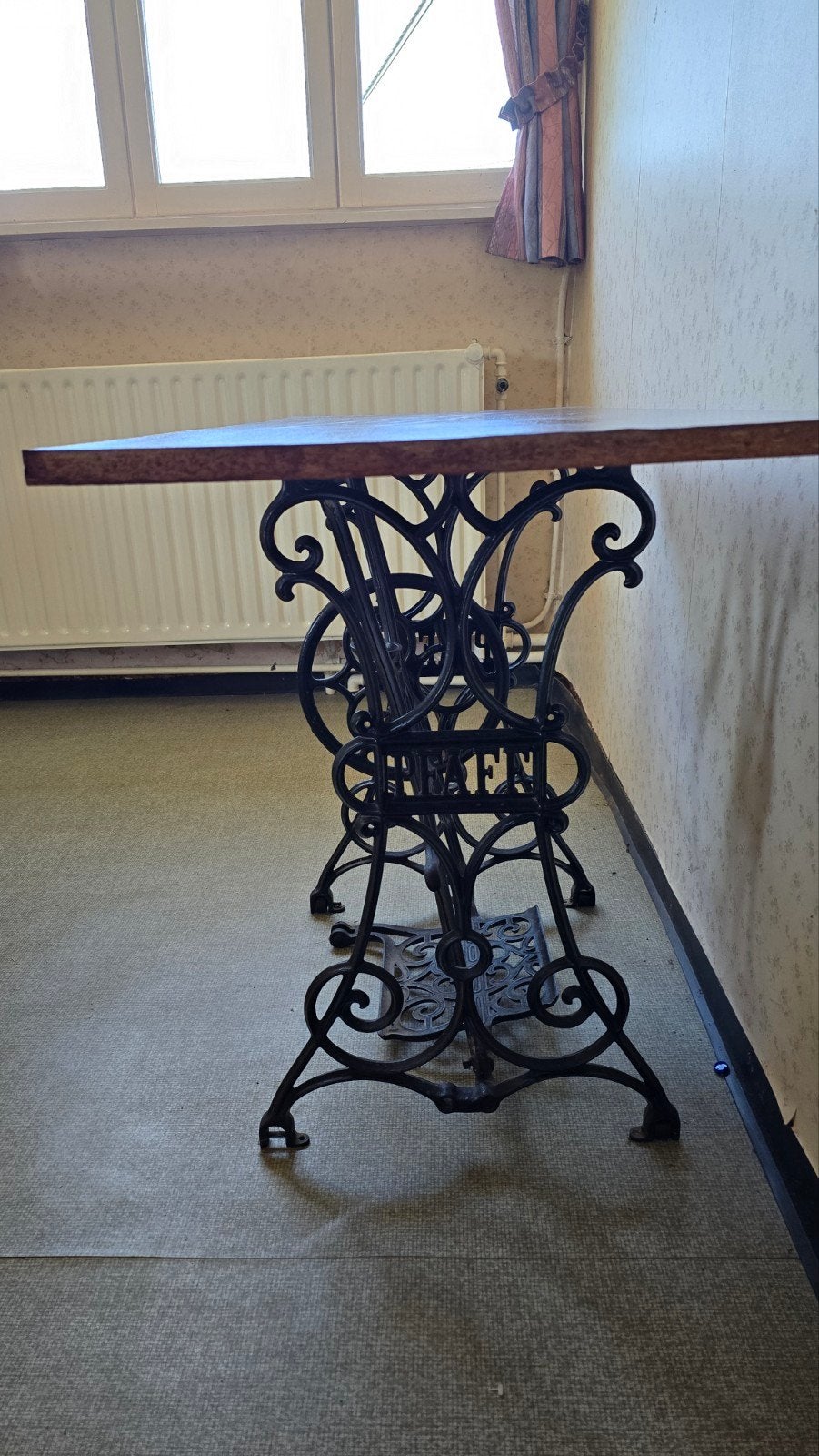 Tafeltje op onderstel Pfaff, Huis en Inrichting, Tafels | Sidetables, Ophalen