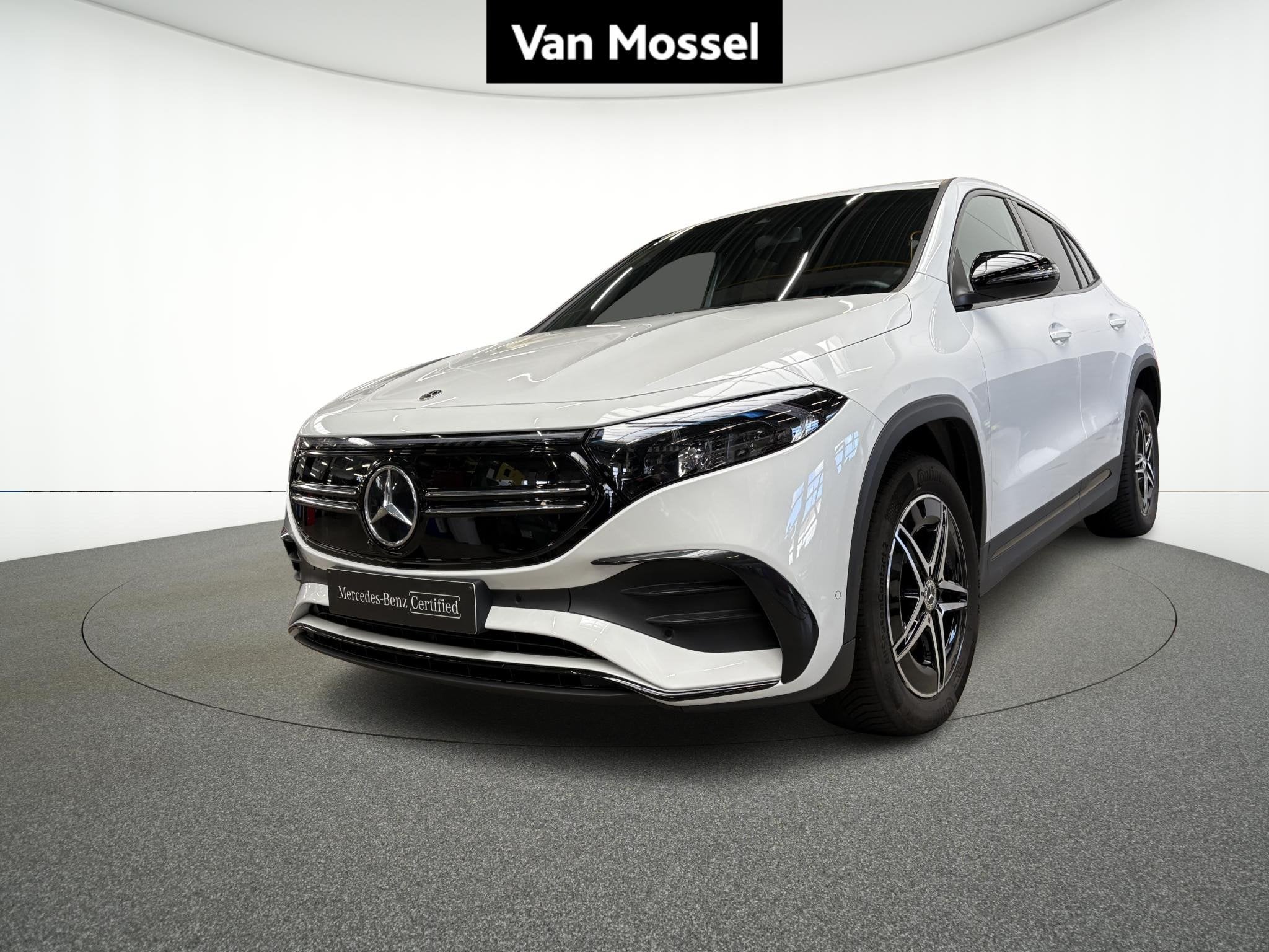 Mercedes-Benz EQA 250+ AMG Line + TREKHAAK + NIGHTPAKKET +, Auto's, Stof, Wit, 5 deurs, 2040 kg