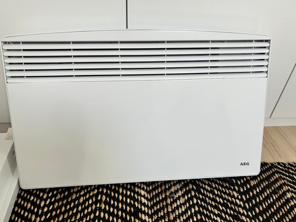 AEG wandconvector 2 stuks, Doe-het-zelf en Bouw, Verwarming en Radiatoren, Ophalen, Zo goed als nieuw