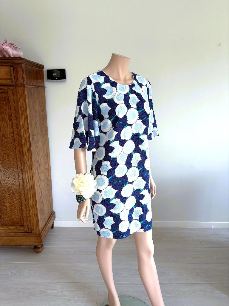Terre Bleue Elegant Bloemenkleed Kapmouwtjes V‑Hals Rug 38, Maat 38/40 (M), Zo goed als nieuw, Knielengte, Verzenden