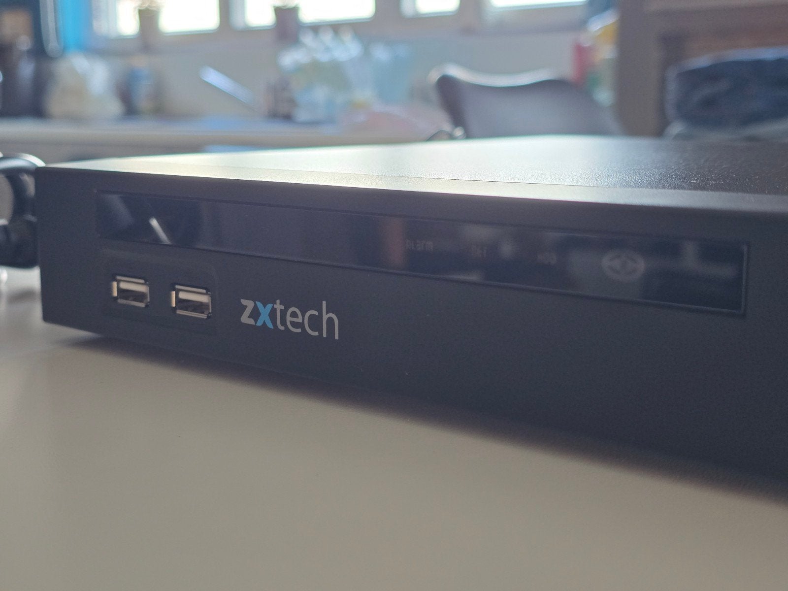 Enregistreur NVR ZXTech 36 canaux IP – Fanless – 2 baies DD, Enlèvement ou Envoi, Comme neuf, Caméra extérieure