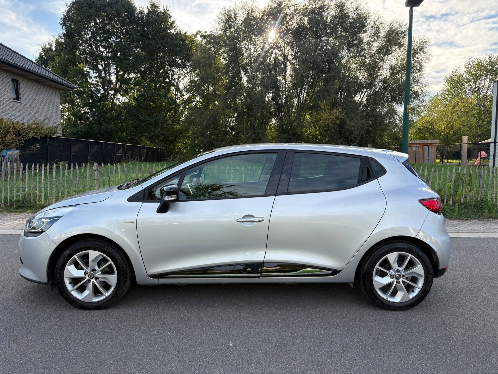 Renault clio 1.2 benzine#67000km#Limited#Bleutooth#LED#airco, Voorwielaandrijving, Stof, Sound system, 1198 cc