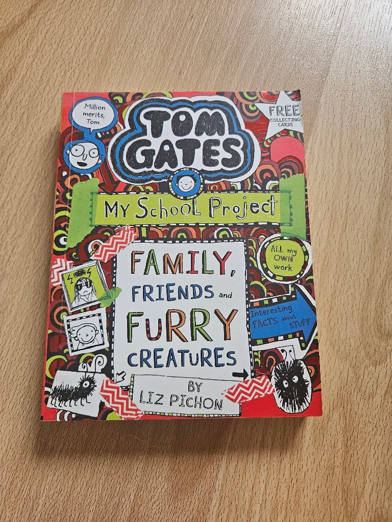 Tom Gates - My school project - Family, Friends and Furry, Ophalen, Zo goed als nieuw, Liz Pichon, Fictie