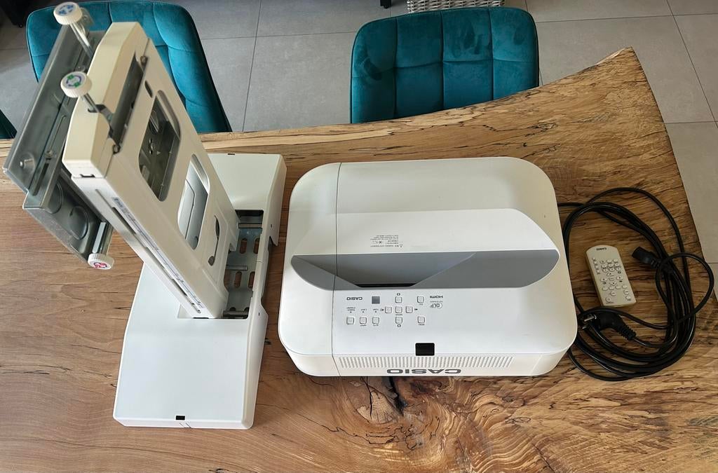 Casio Ultra Short Beamer, Audio, Tv en Foto, Beamers, Zo goed als nieuw, LED, Ophalen
