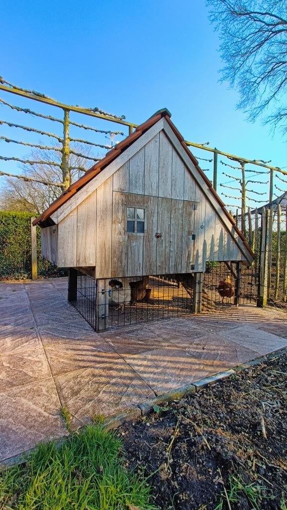 Hardhouten landelijk kippenhok, Ophalen