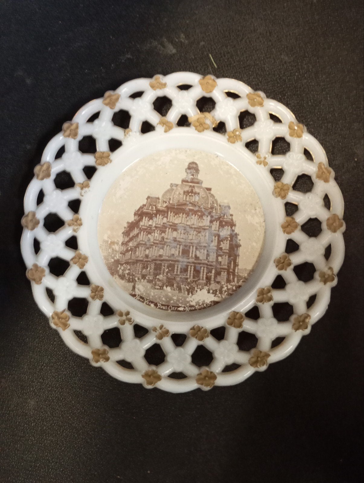 assiette souvenir ancienne New York Post Office, Enlèvement