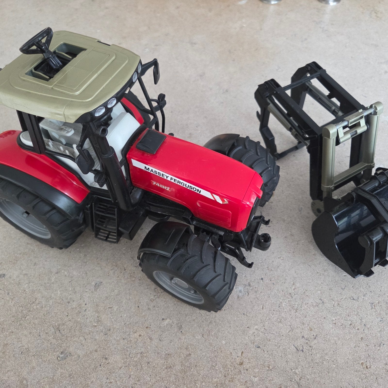 Bruder - Massey Ferguson 6290, Enlèvement