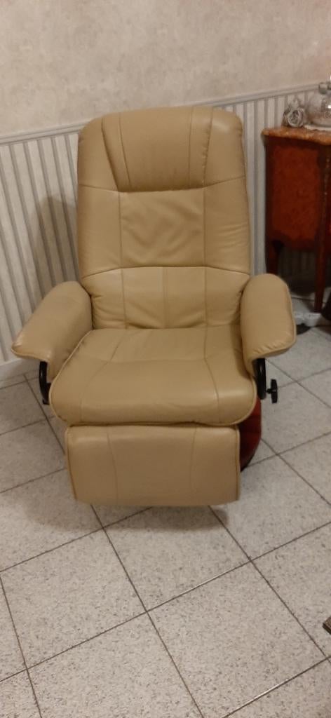 2  relaxen   ze mogen  ook apart  worden  verkocht  er tafel, Huis en Inrichting, Fauteuils, Leer, Ophalen