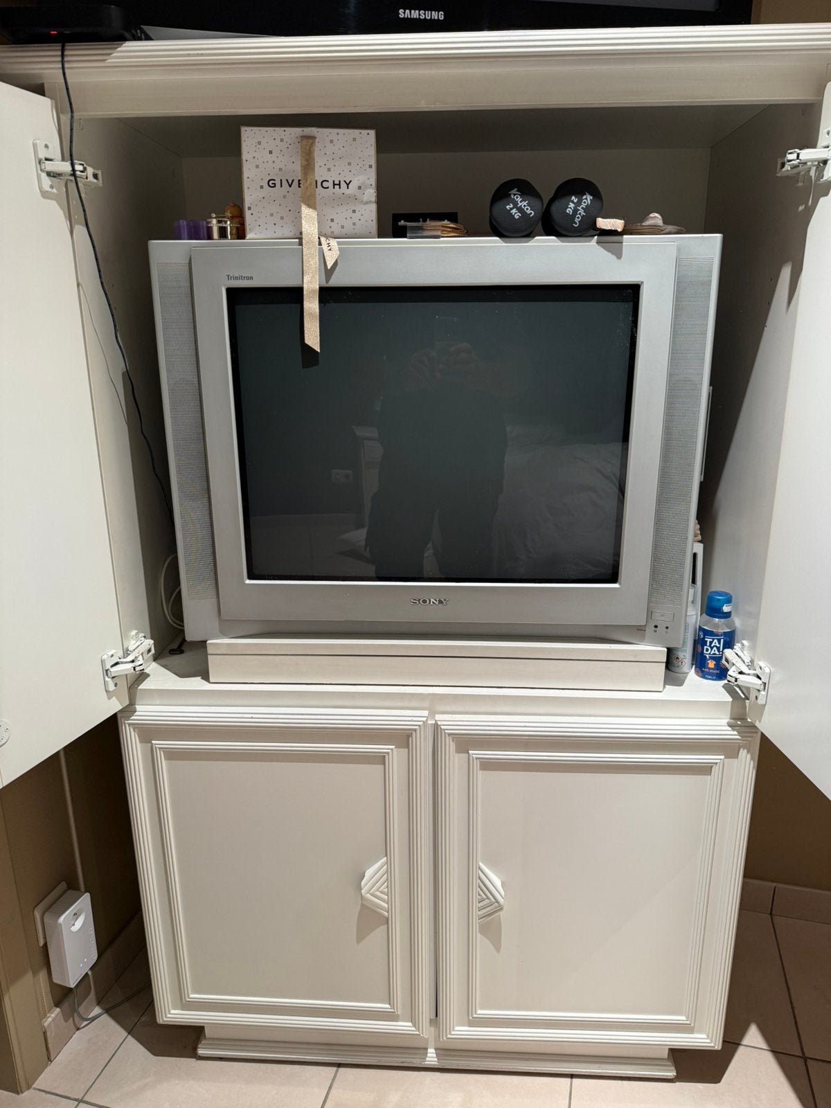 DRESSOIR TV KAST VITRINEKAST BOEKENKAST STOELEN, Ophalen, Zo goed als nieuw, Met lade(s)