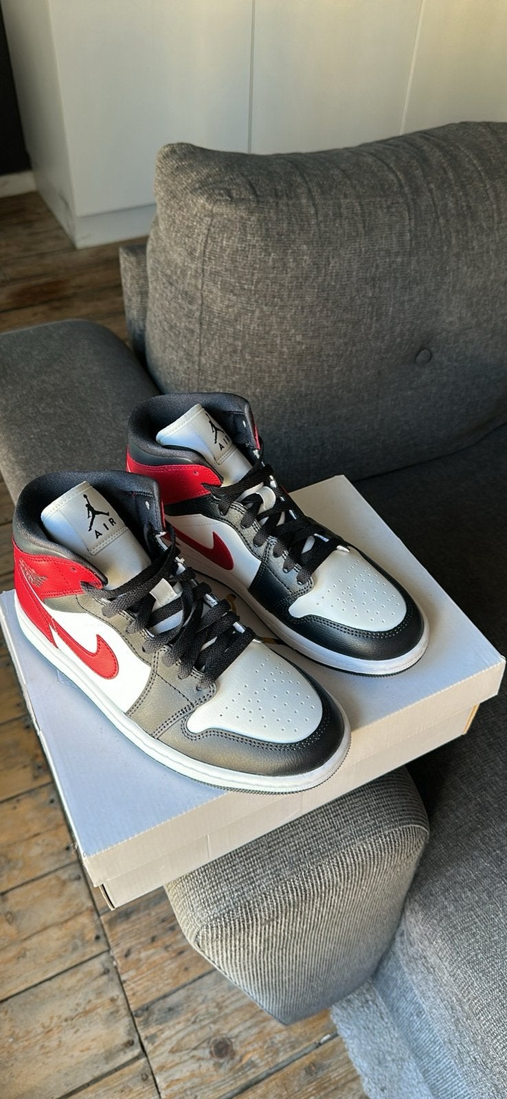 Air Jordan 1 Mid rouge/noir/blanc taille 40, Autres couleurs, Sneakers et Baskets, Comme neuf, Enlèvement