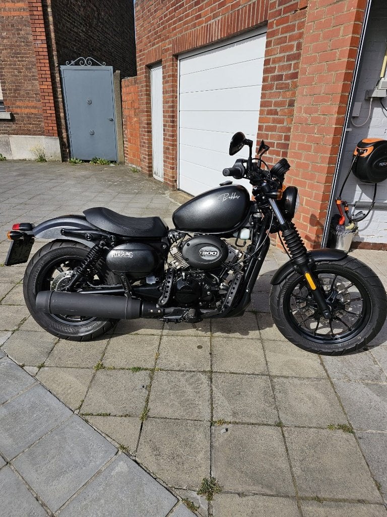 Hyosung Bobber GV 300 S, Motos, Chopper, 2 cylindres, 299 cm³, Permis Moto A2 minimum