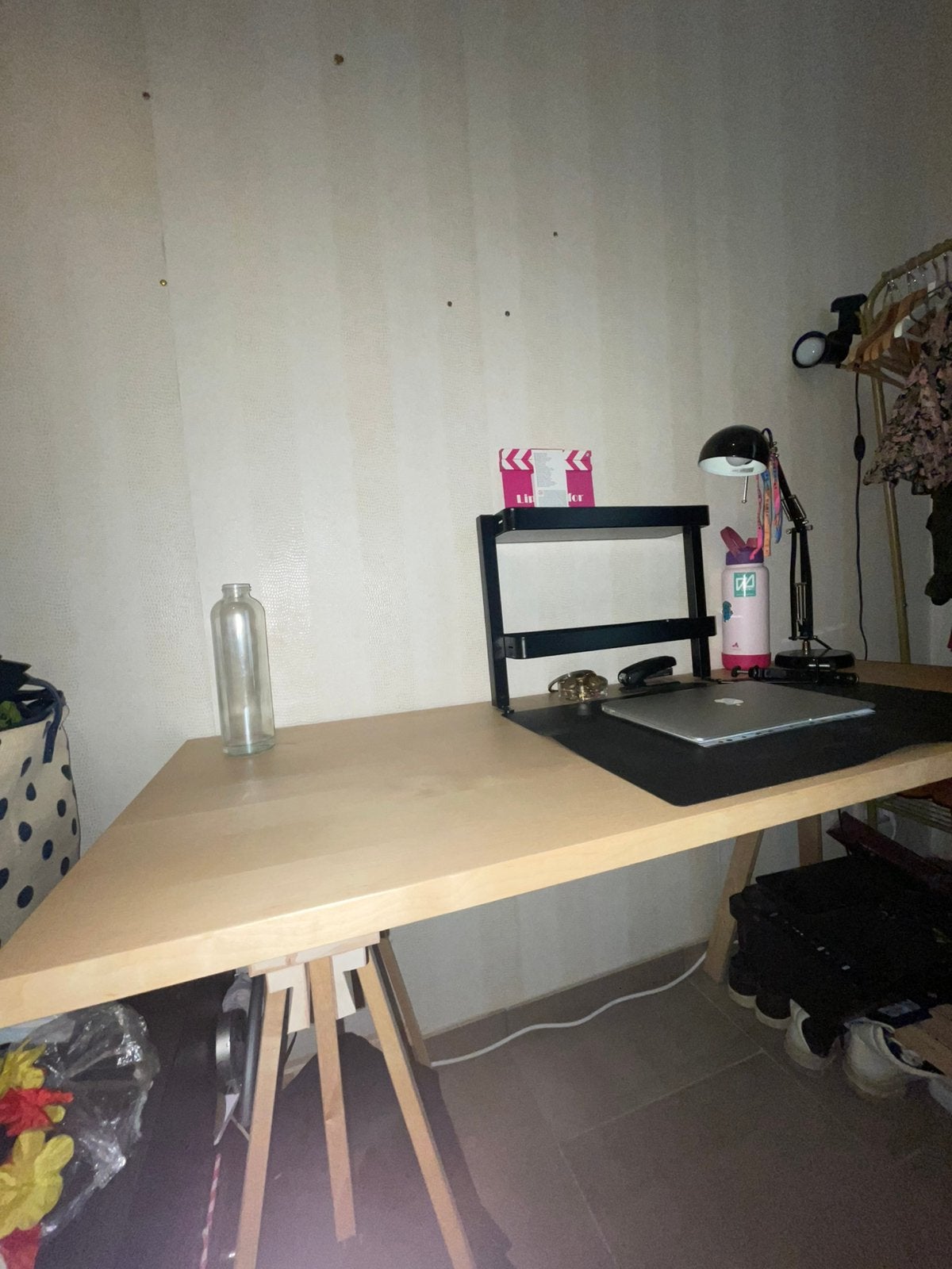 Bureau IKEA avec pieds à tréteaux, Maison & Meubles, Comme neuf, Enlèvement, IKEA, 140 cm