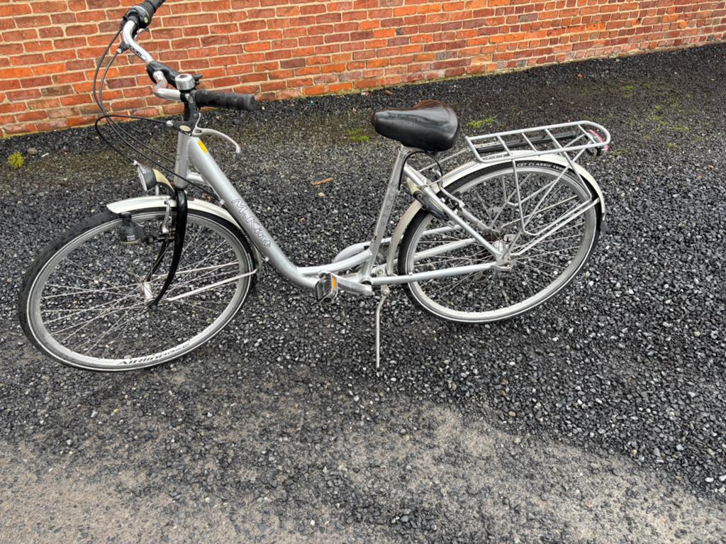 Damesfiets met lage opstap, Ophalen