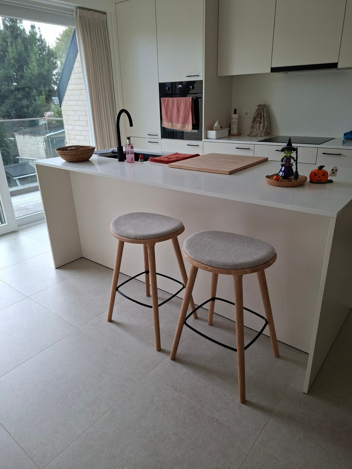 deux nouveaux tabourets de bar Juntoo, Maison & Meubles, Neuf, Avec repose-pieds, 2 tabourets, Enlèvement
