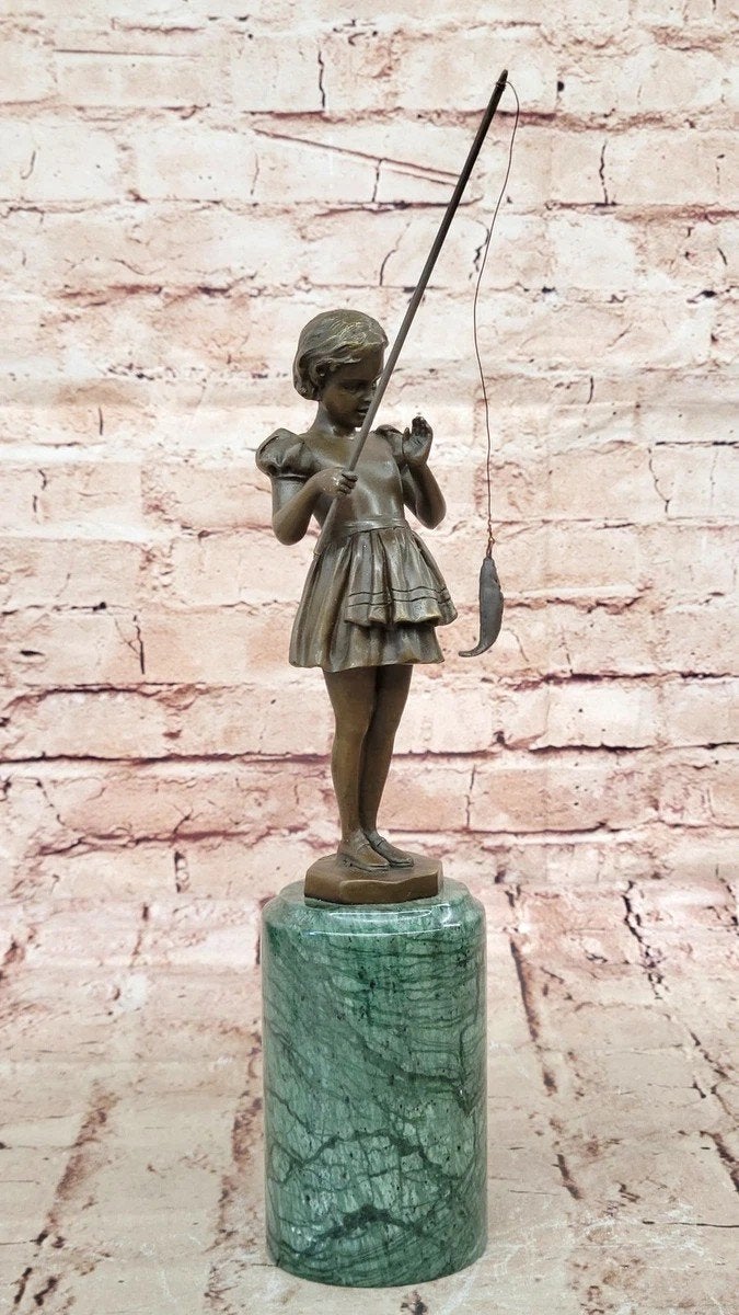 bronzen beeld meisje met vislijn gemerkt + stempel, Ophalen