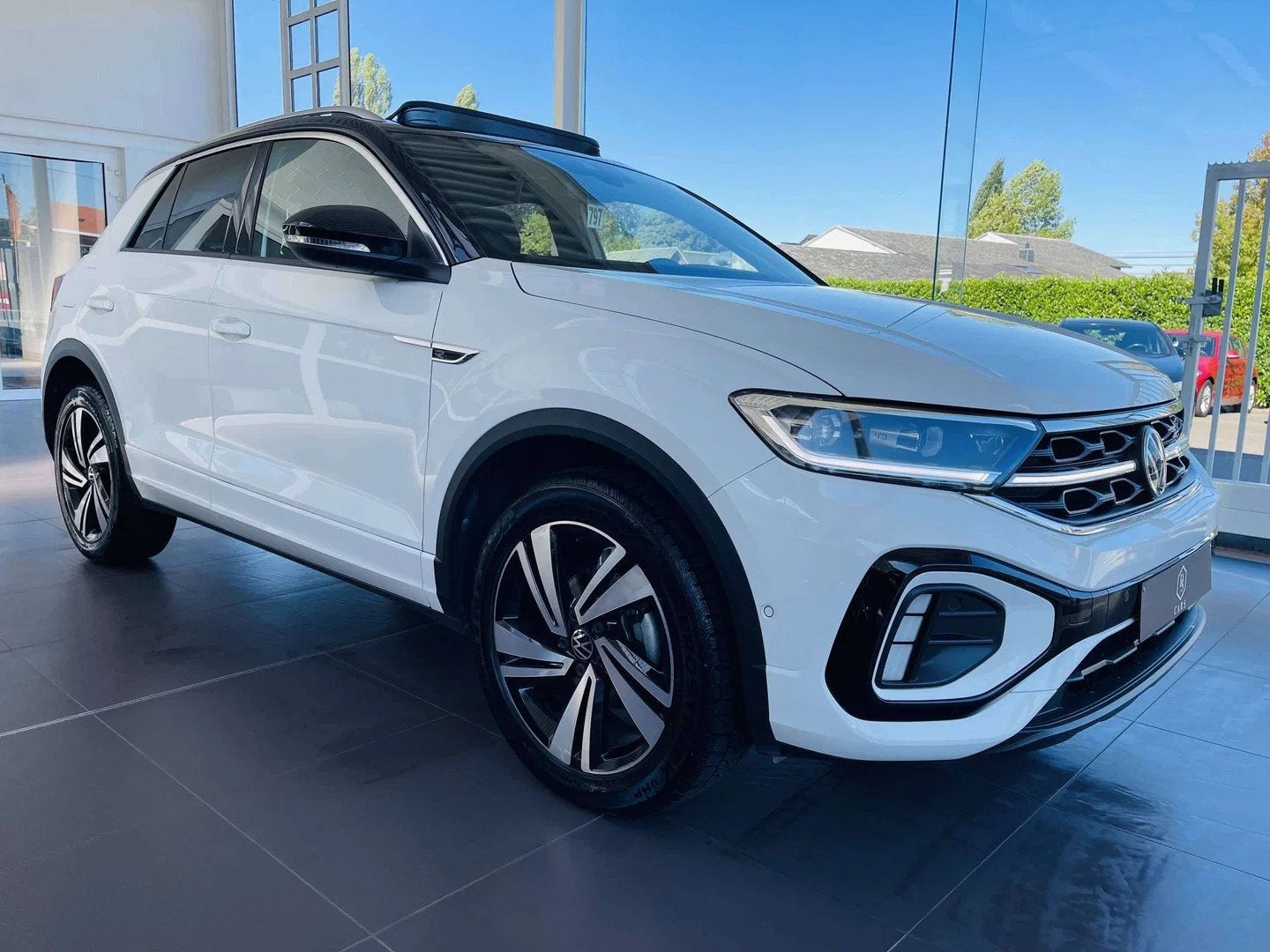 Volkswagen T-Roc 1.5 TSI * GARANTIE + R-LINE + TOIT PANO + F, Autos, https://public.car-pass.be/vhr/9ddbd687-4dee-422c-947b-902ec444e659