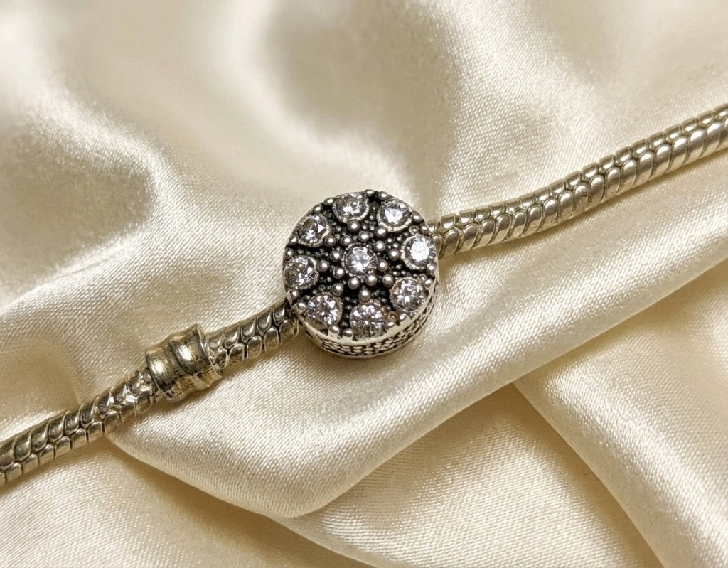 Bedel Charm voor bedelarmband zilver met strass, Overige merken, Overige materialen, Nieuw, Ophalen of Verzenden