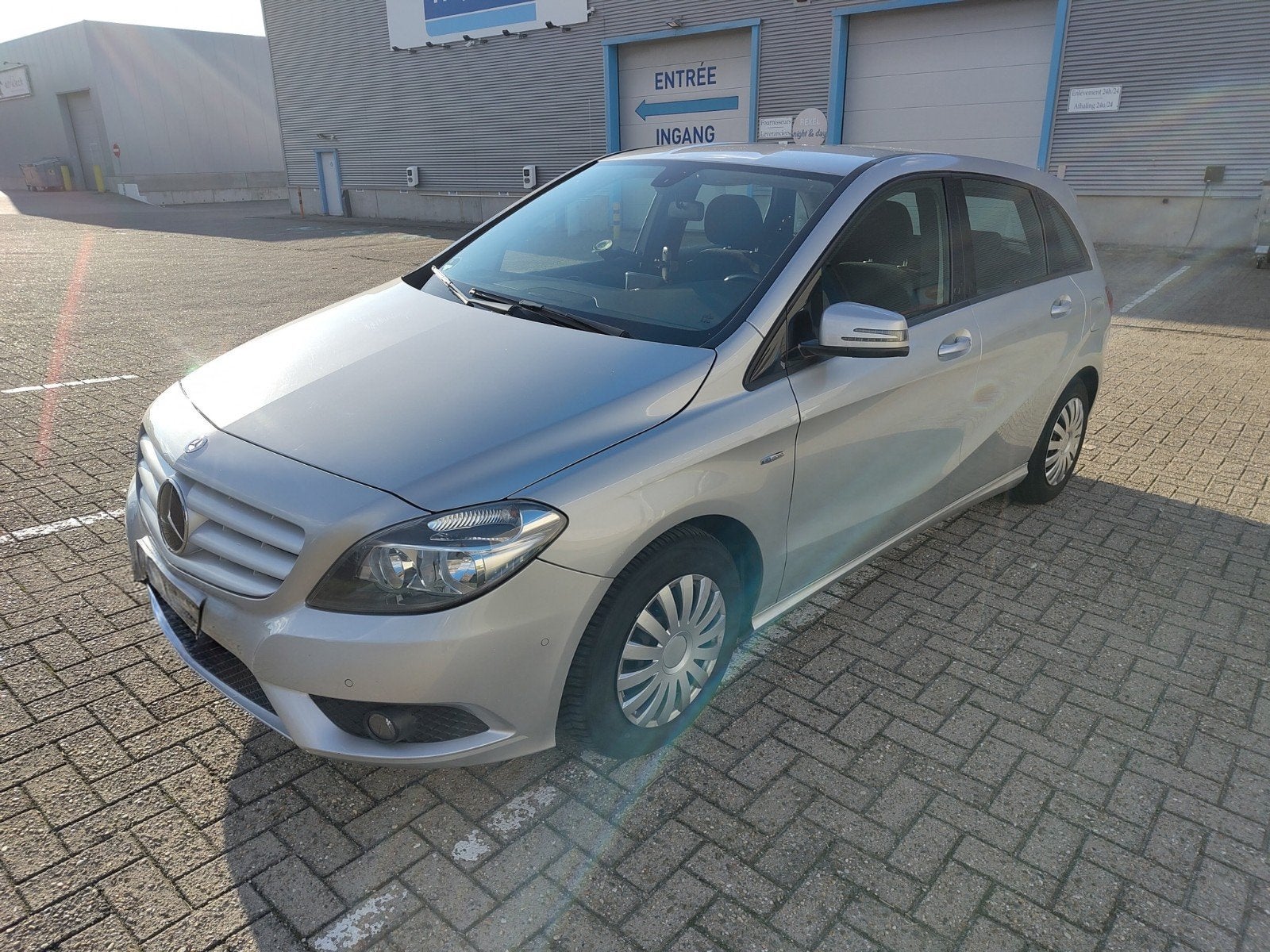 Mercedes B180 BlueEfficiency - 2012 - 160k km, Auto's, Particulier, Euro 4, Zilver of Grijs, Stadsauto