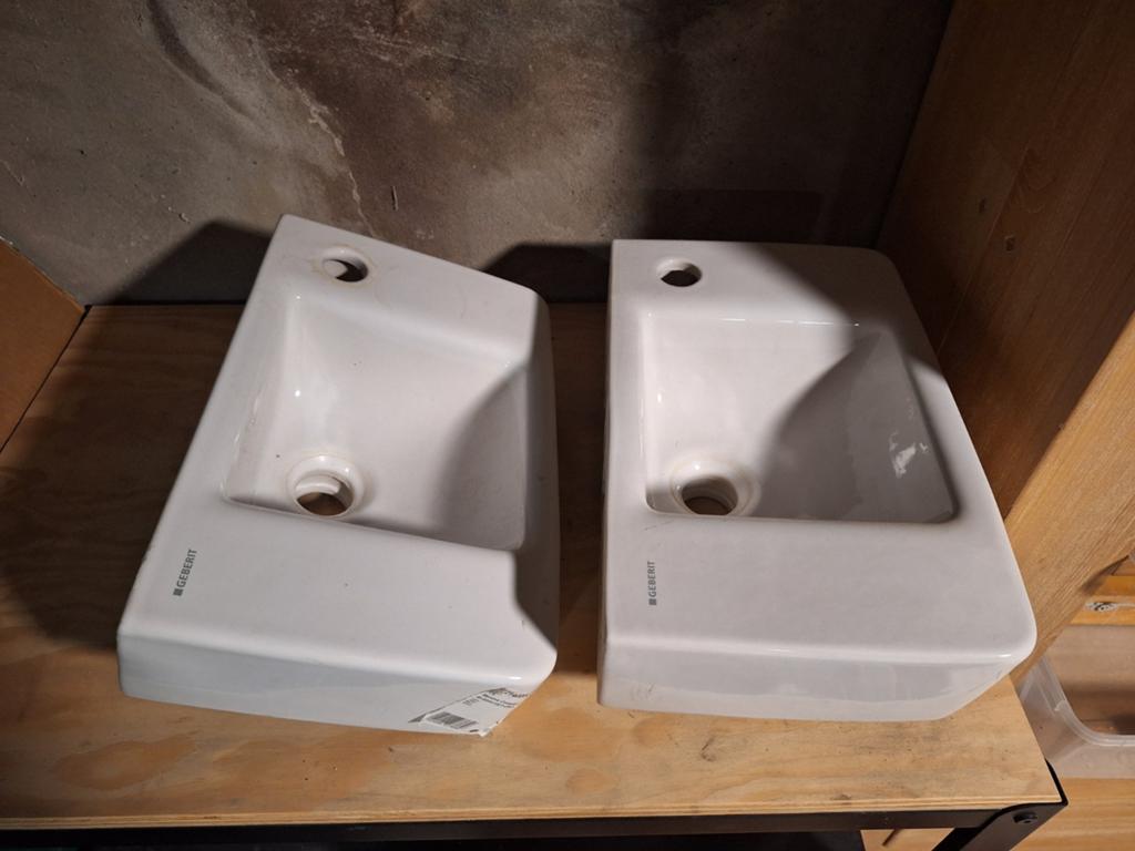 Geberit Renova Compact handwasbak nieuw., Doe-het-zelf en Bouw, Ophalen, Nieuw, Steen, Wastafel