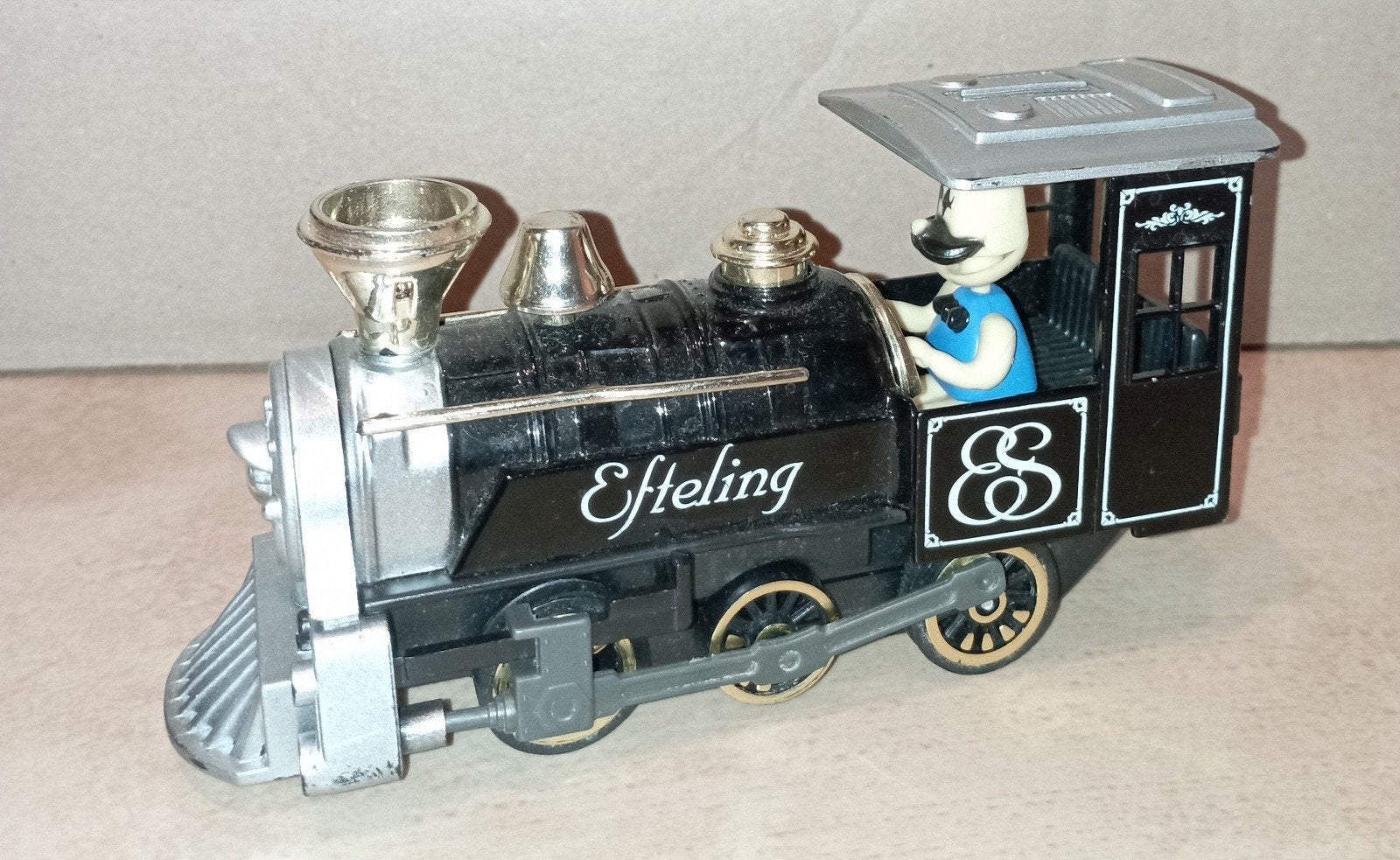 Efteling stoomlocomotief, achtergrond kerstdorp met lampje, Verzamelen, Efteling, Ophalen of Verzenden, Gebruikt, Overige typen