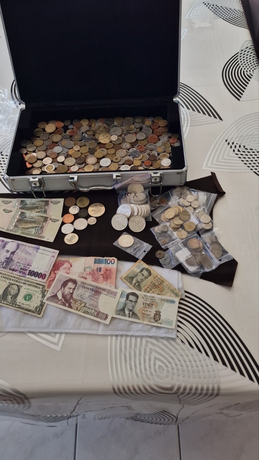 Pièces de collection, Enlèvement