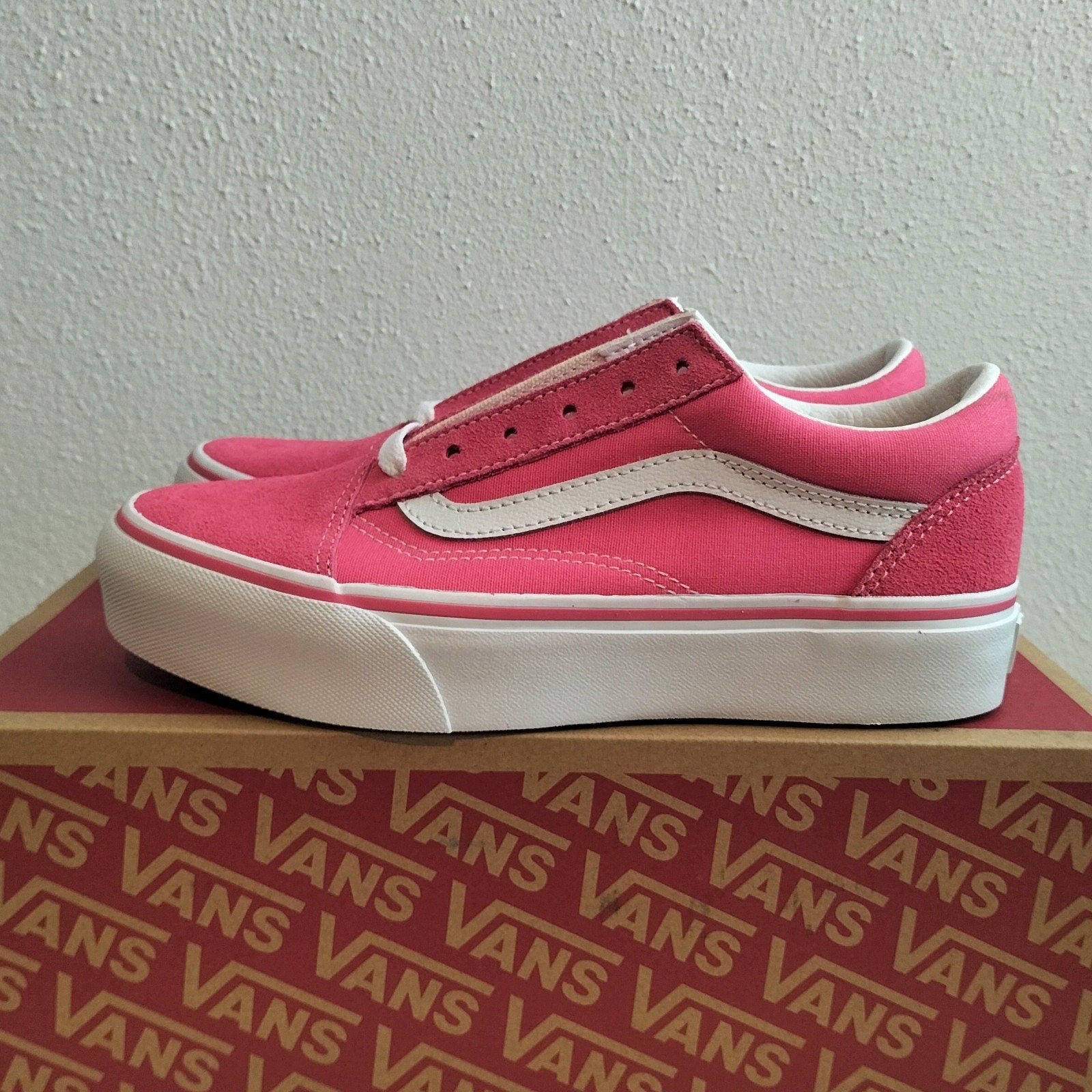 Sneakers Vans (36) roses et blanches pour filles NOUVEAU, Enfants & Bébés, Vêtements enfant | Chaussures & Chaussettes, Neuf, Chaussures