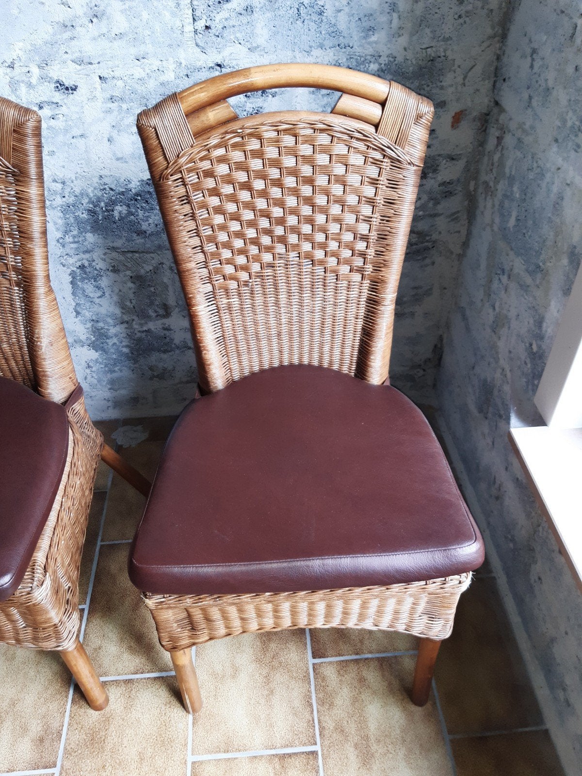 6 rieten stoelen met kunstleren kussen, Ophalen, Gebruikt, Bruin, Riet of Rotan