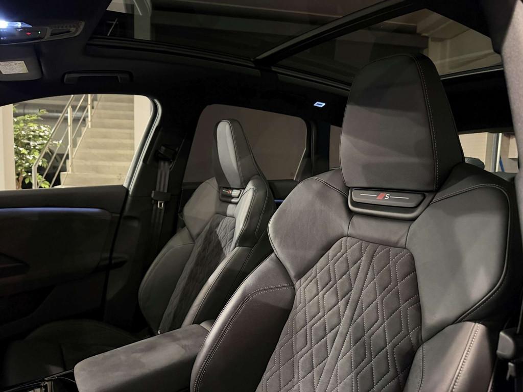 Audi Q6 e-tron SOLD BIJ GARAGE VRIENS YVES BV! (bj 2024), Auto's, Audi, Automaat, Achterwielaandrijving, Zwart, Zwart