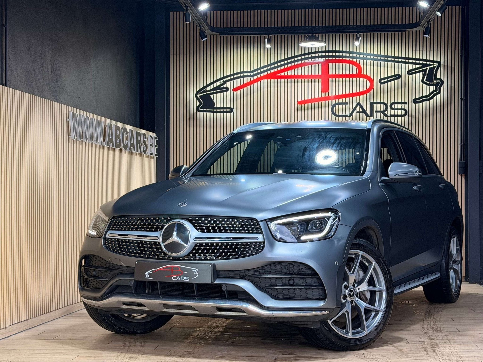 Mercedes-Benz GLC 200 d 4-Matic * PACK AMG - FACE LIFT * GAR, Autos, Mercedes-Benz, Cuir, Argent ou Gris, Achat, 140 g/km