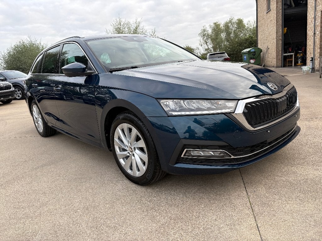 Skoda Octavia SW 1.0 TSI Bj 2024 +GPS + Trekhaak + Camera, Voorwielaandrijving, Stof, Blauw, Verwarmde buitenspiegels