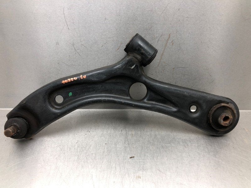 BRAS DE SUSPENSION AVANT GAUCHE INFERIEUR Suzuki Splash, Utilisé, Suzuki