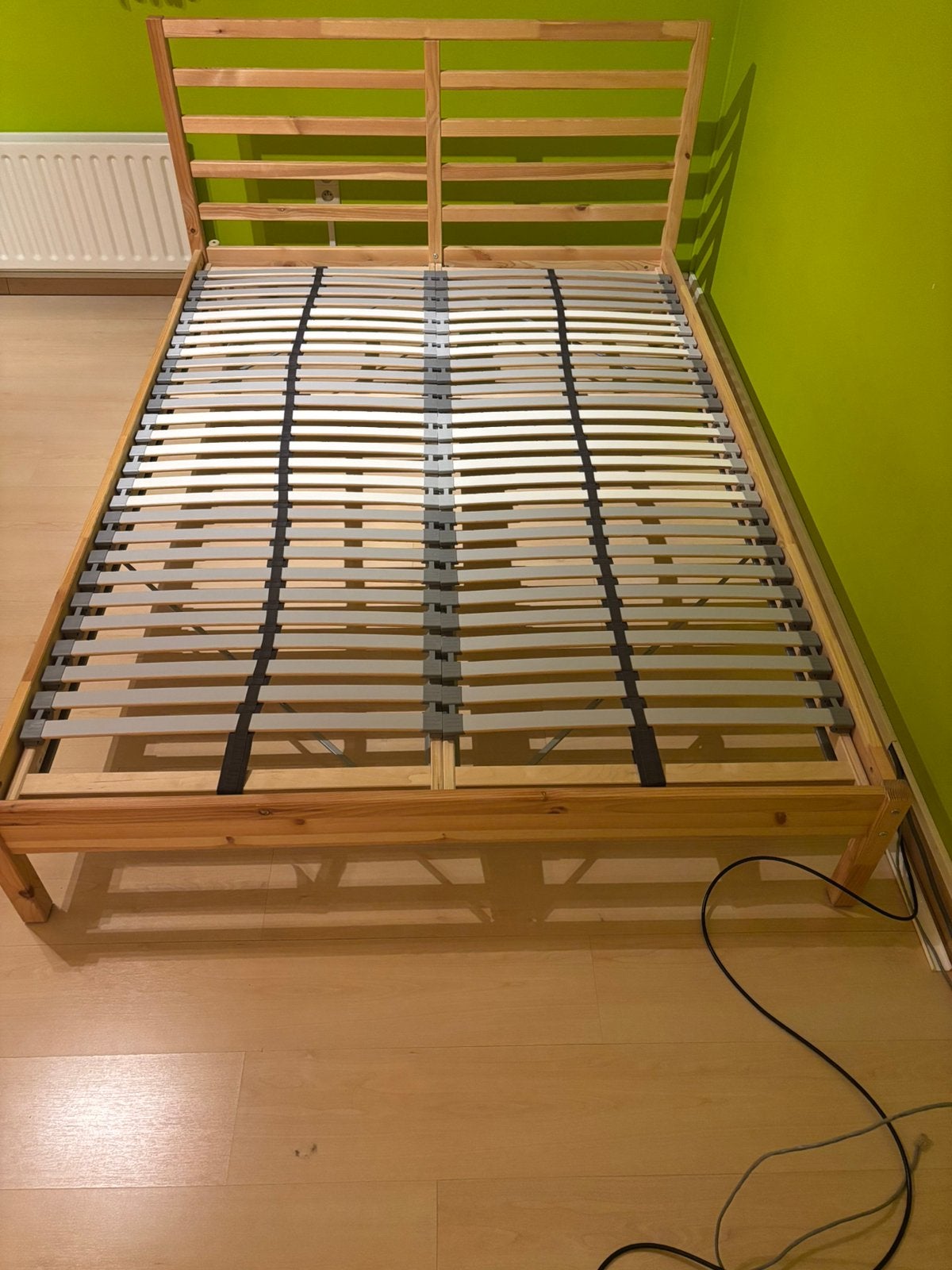 Bed en lattoflex (IKEA), Huis en Inrichting, Slaapkamer | Bedden, Ophalen, Bruin, 140 cm, Zo goed als nieuw