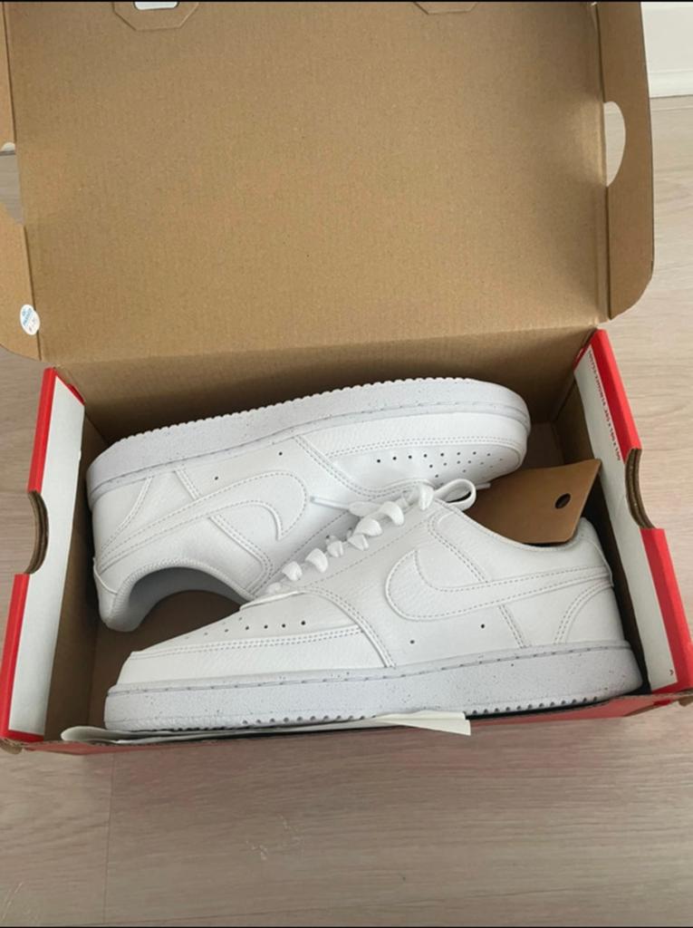 Nike vision court, Kleding | Dames, Schoenen, Ophalen, Wit, Zo goed als nieuw, Sneakers