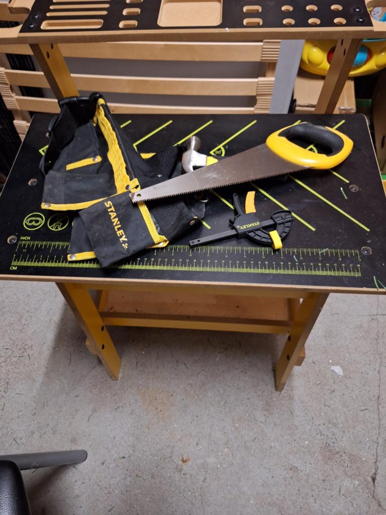 Établi pour enfants, Enlèvement