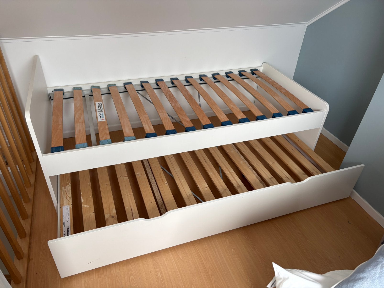 Eenpersoonsbed inclusief uitschuifbaar bed, Huis en Inrichting, Ophalen, Eenpersoons, Zo goed als nieuw, Bedbodem