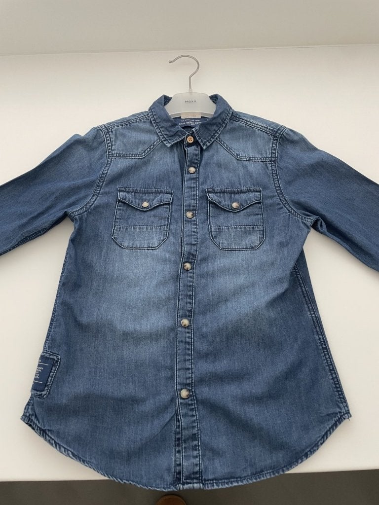 Chemise en jean taille 128 de ZARA, Enfants & Bébés, Vêtements enfant | Taille 128, Garçon, Enlèvement ou Envoi, Chemise ou Chemisier