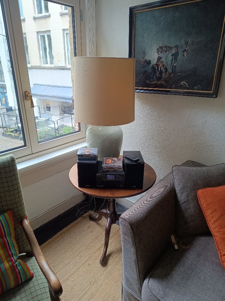 mooie beige lampekap in perfecte staat en moderne rode lamp, Ophalen, Tafellamp, Beige, Rond