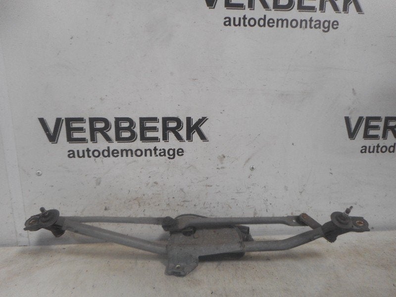 MOTEUR + TRINGLERIE ESSUIE GLACE AVANT Passat (3B2), Robert Bosch AG, Volkswagen, Utilisé, Robert-Bosch-Allee 1
74232  Abstatt, DE